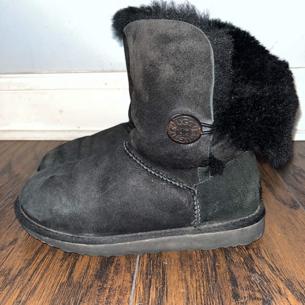 size 8 UGG boots